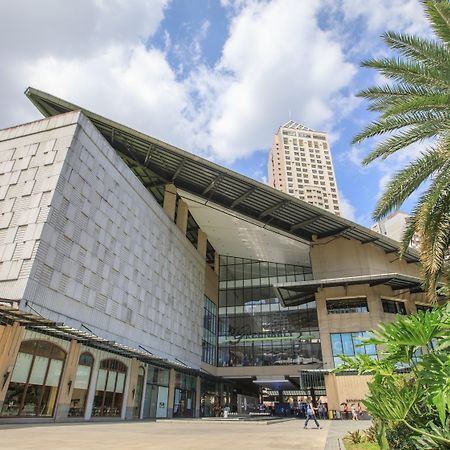 Holiday Inn & Suites Makati By Ihg Макати Экстерьер фото Rockwell Center