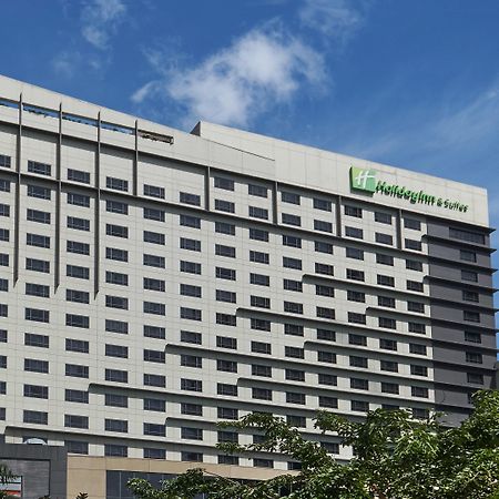 Holiday Inn & Suites Makati By Ihg Макати Экстерьер фото Holiday Inn Express in Cebu, Philippines