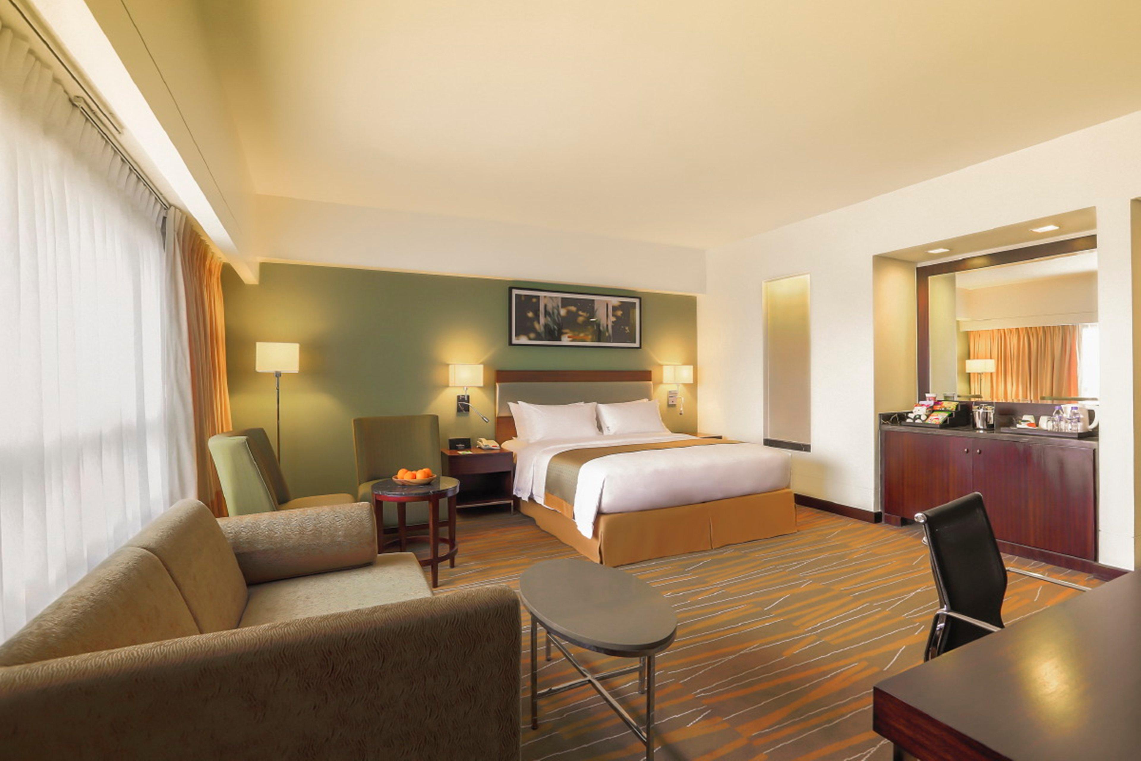 Holiday Inn & Suites Makati By Ihg Макати Экстерьер фото Suite