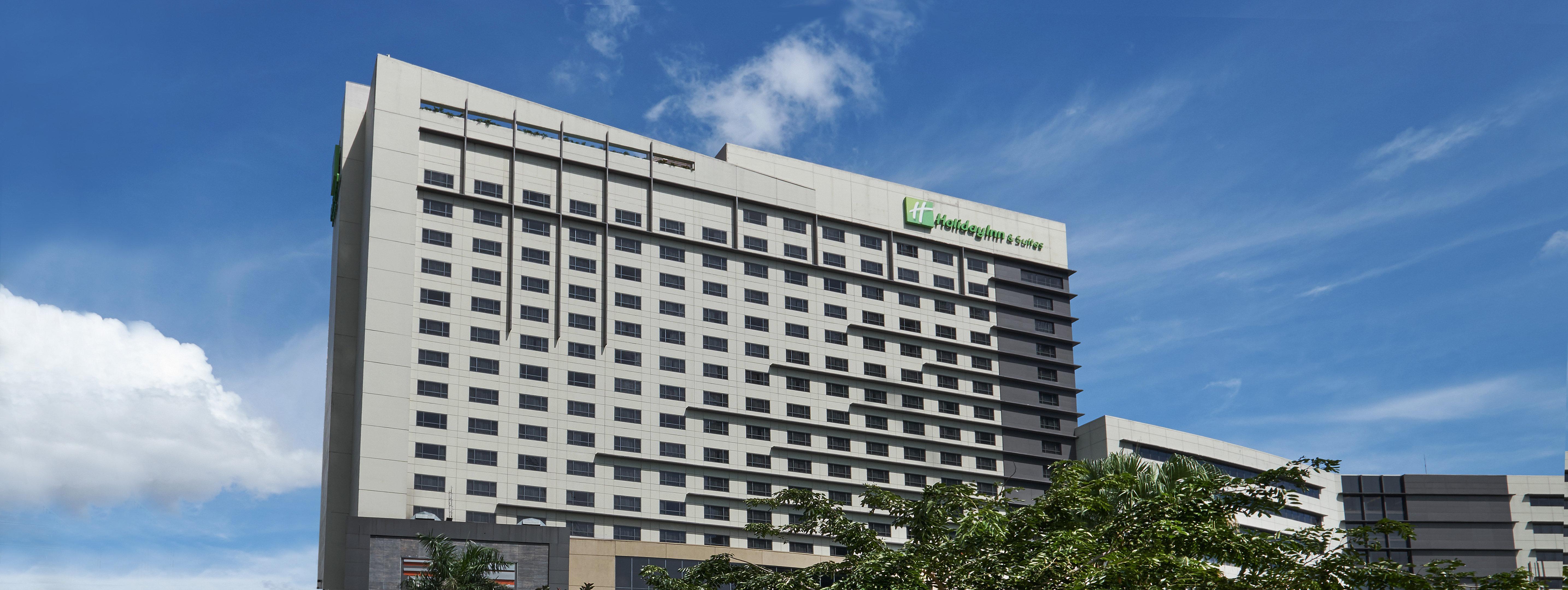 Holiday Inn & Suites Makati By Ihg Макати Экстерьер фото Holiday Inn Express in Cebu, Philippines