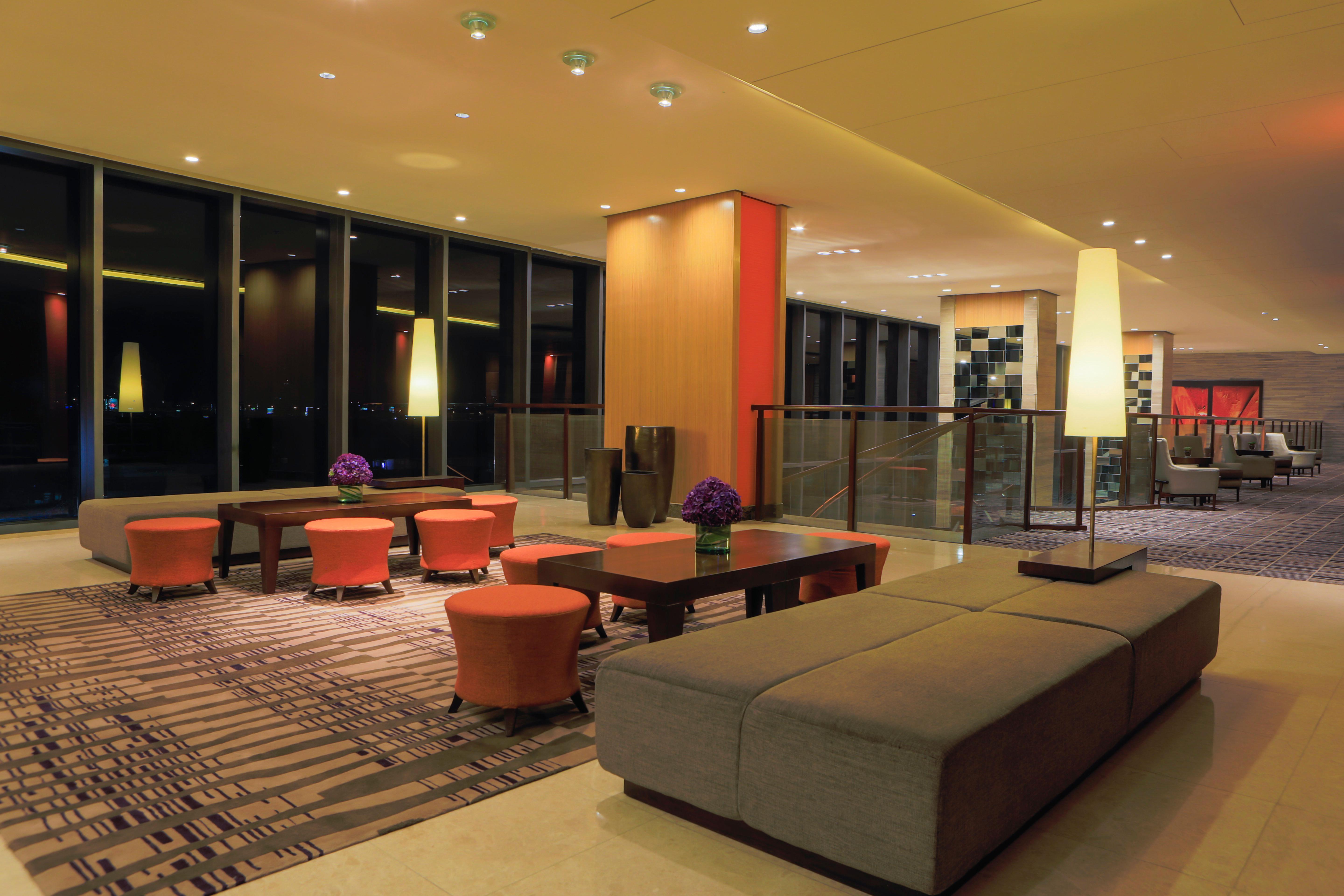 Holiday Inn & Suites Makati By Ihg Макати Экстерьер фото Lobby