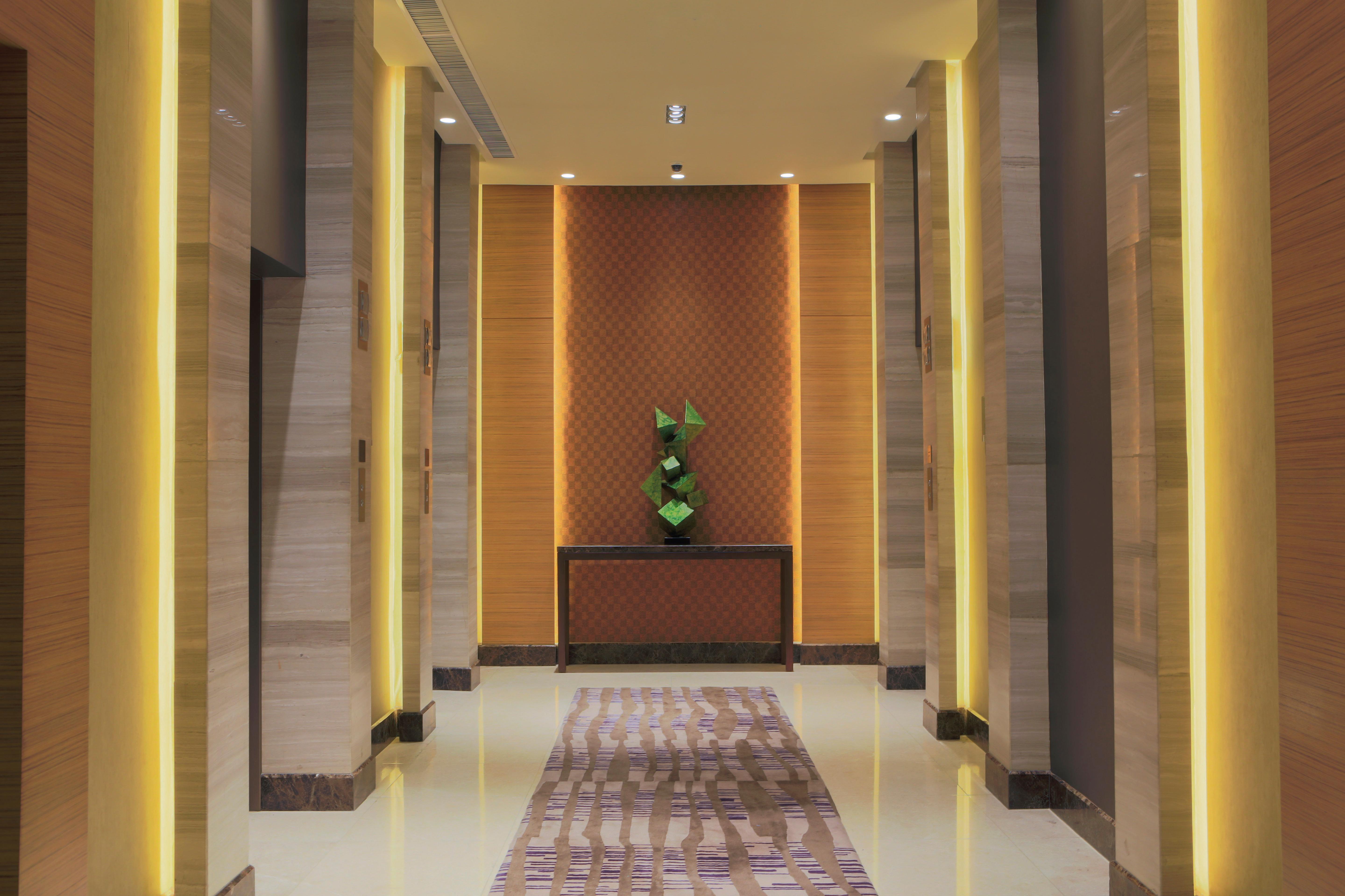 Holiday Inn & Suites Makati By Ihg Макати Экстерьер фото The interior of the hotel