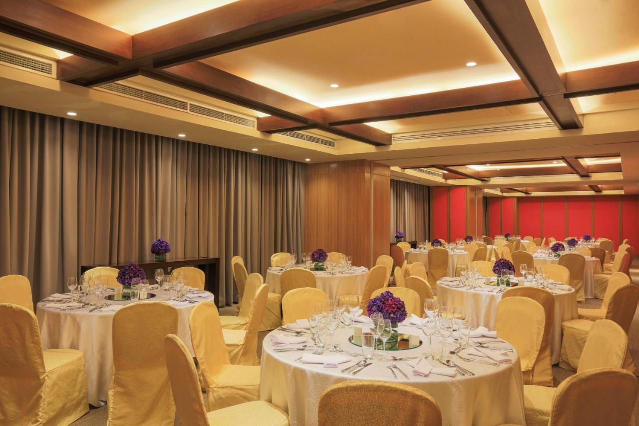 Holiday Inn & Suites Makati By Ihg Макати Экстерьер фото The ballroom