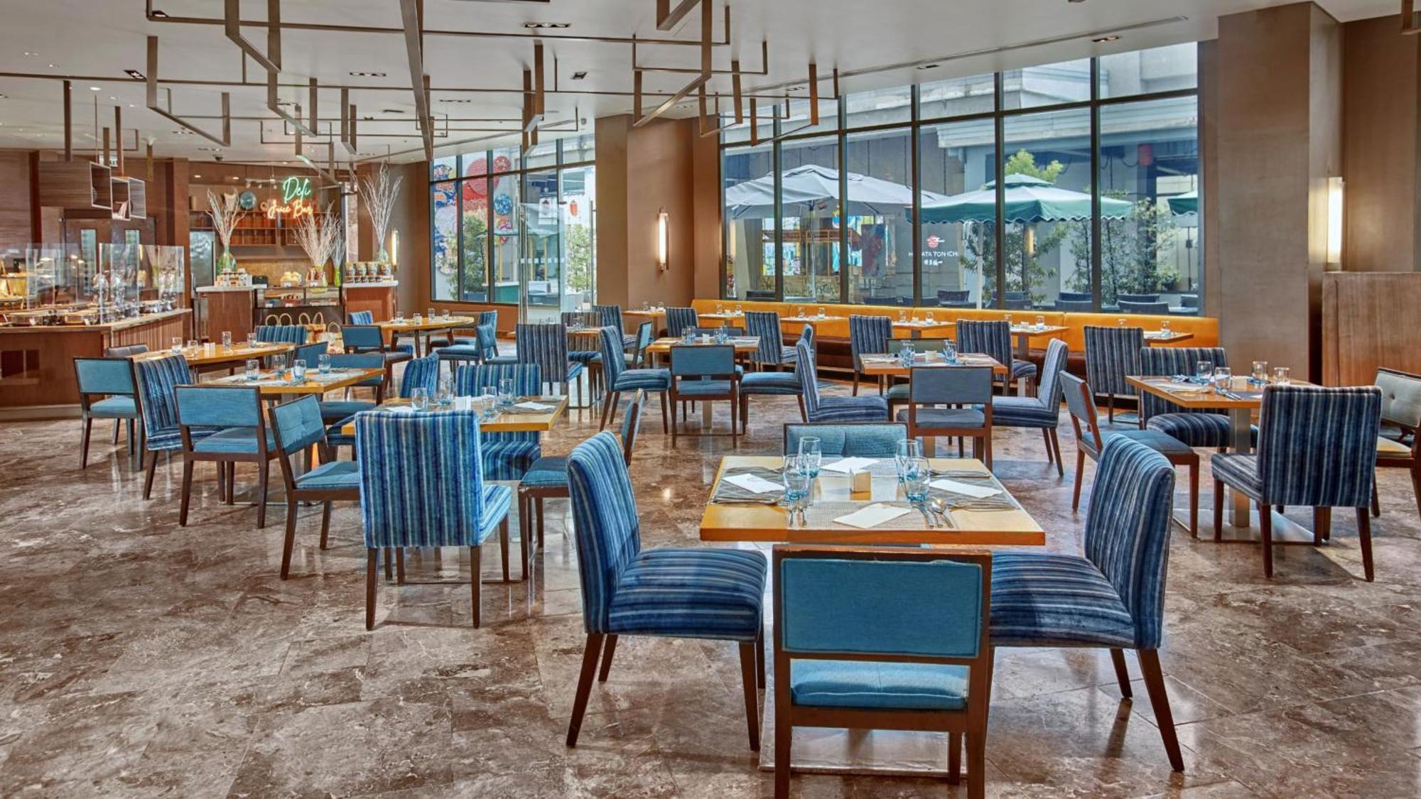 Holiday Inn & Suites Makati By Ihg Макати Экстерьер фото The restaurant