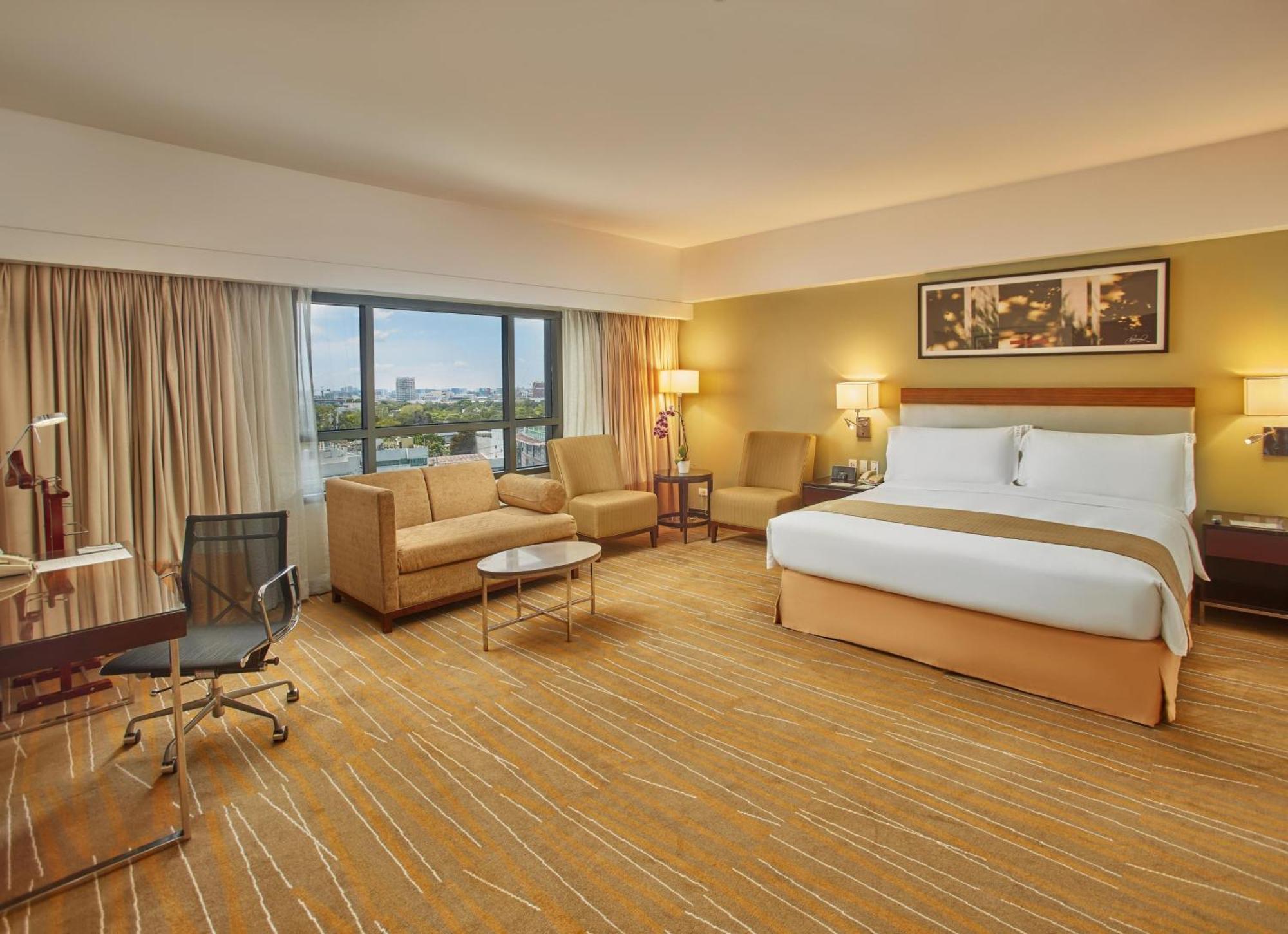 Holiday Inn & Suites Makati By Ihg Макати Экстерьер фото Deluxe Room