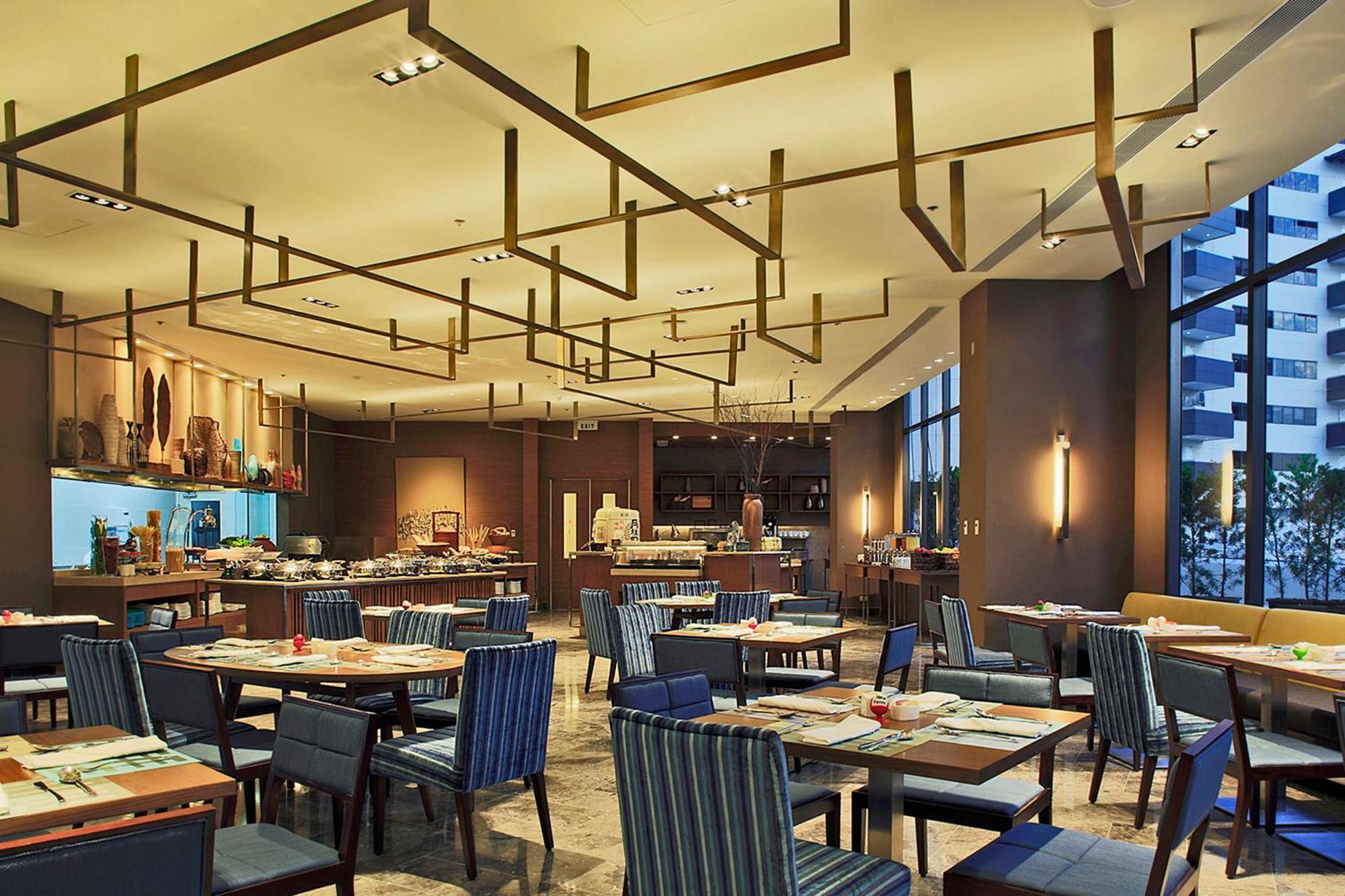 Holiday Inn & Suites Makati By Ihg Макати Экстерьер фото The restaurant
