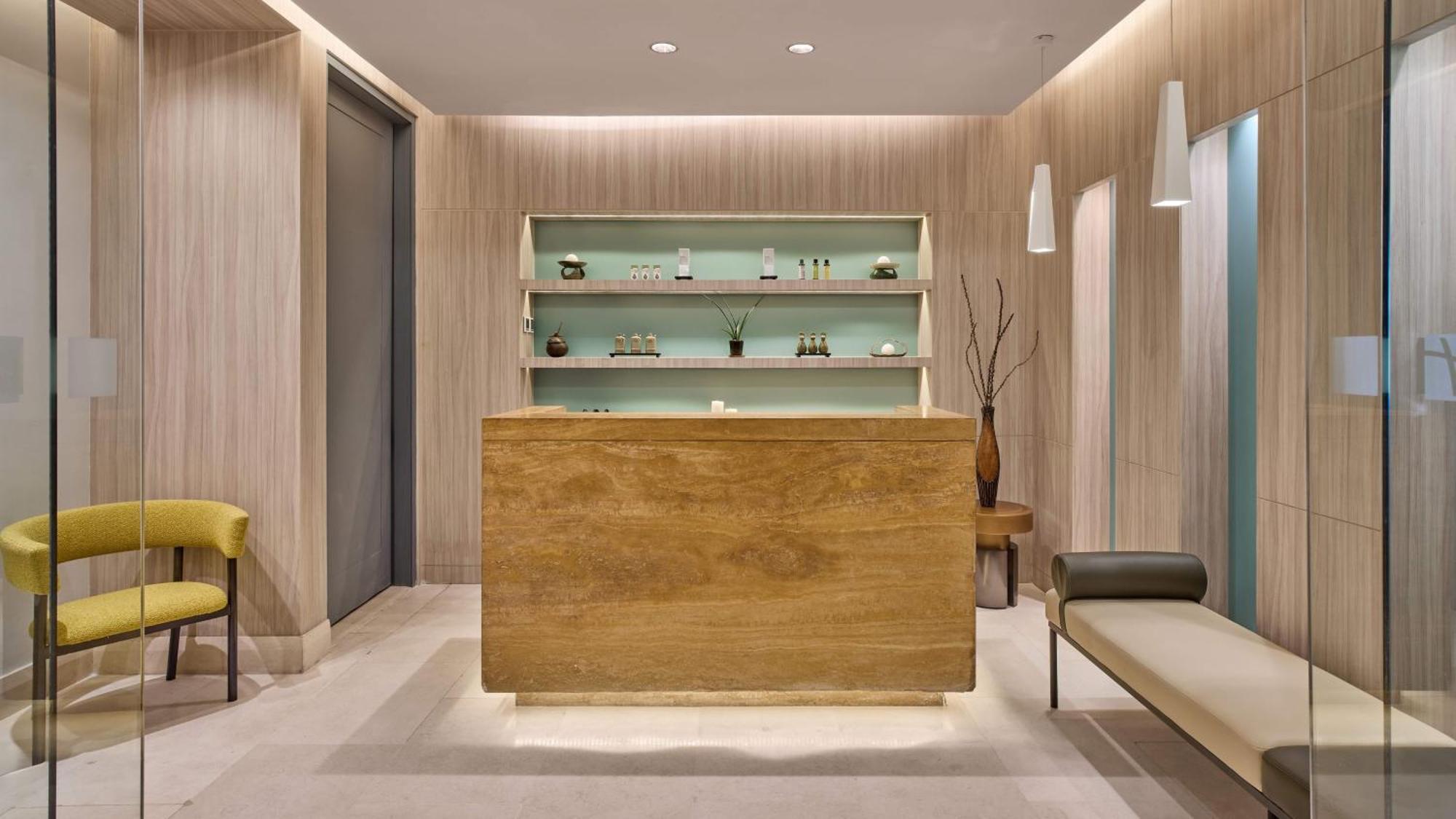 Holiday Inn & Suites Makati By Ihg Макати Экстерьер фото