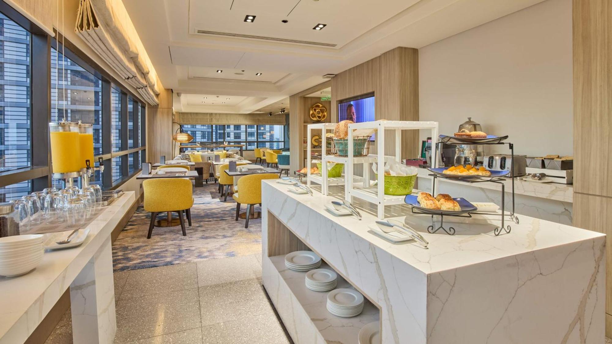 Holiday Inn & Suites Makati By Ihg Макати Экстерьер фото