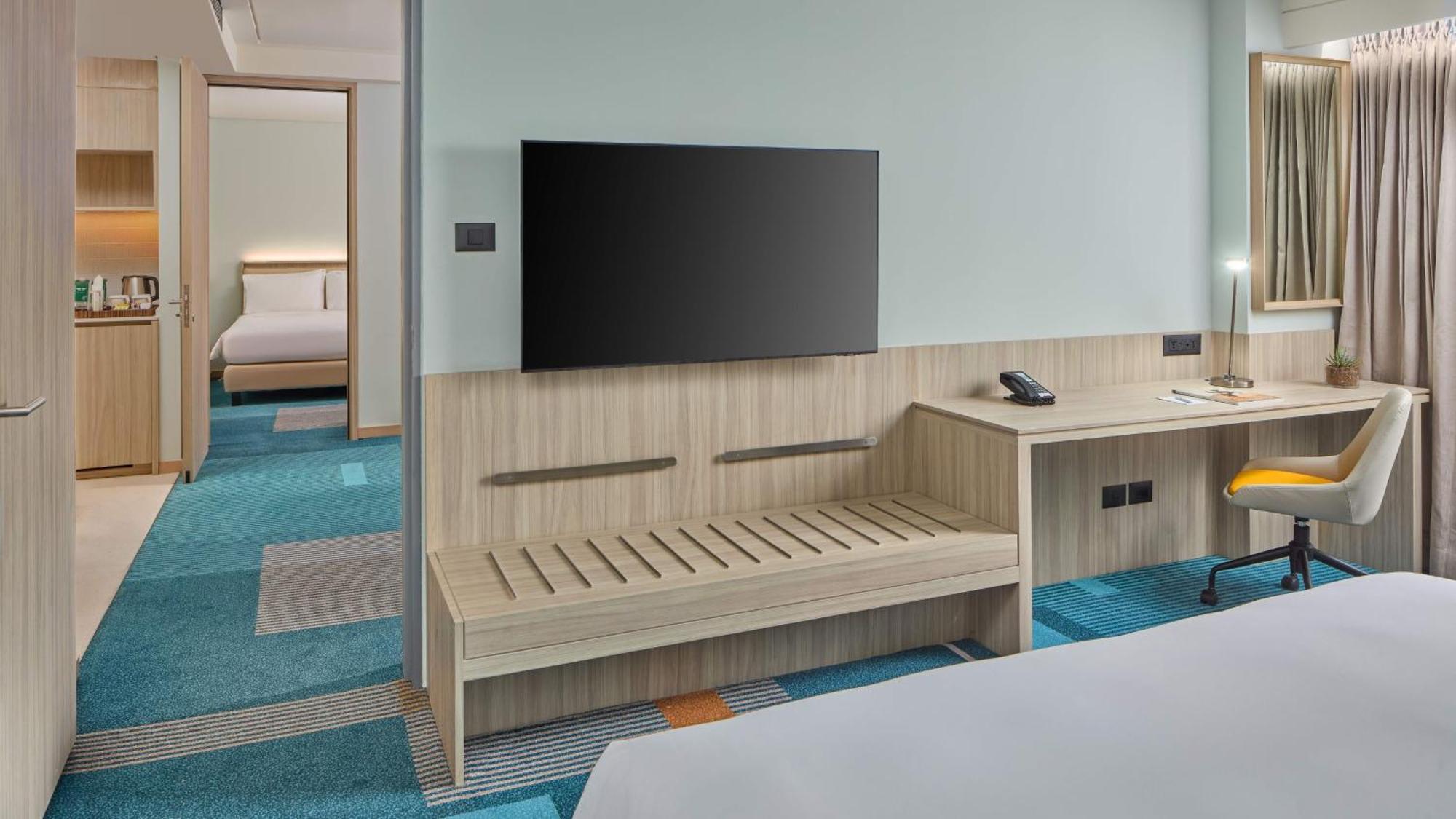 Holiday Inn & Suites Makati By Ihg Макати Экстерьер фото