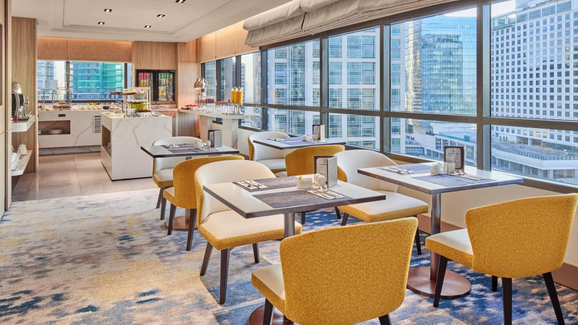 Holiday Inn & Suites Makati By Ihg Макати Экстерьер фото