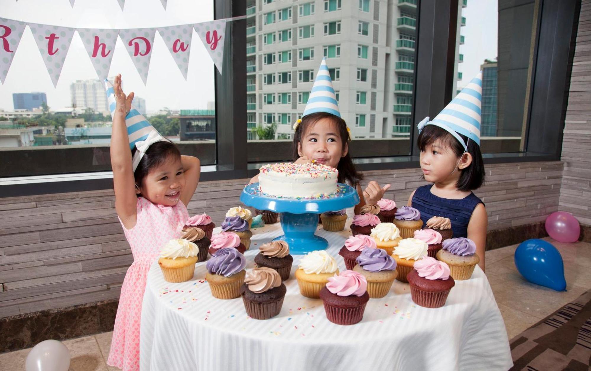 Holiday Inn & Suites Makati By Ihg Макати Экстерьер фото